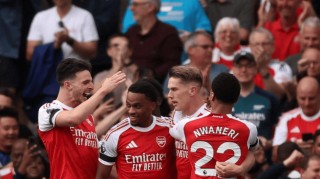 5-0横扫！阿森纳踢疯了，24岁超级后卫大爆发：独造3球太犀利