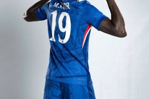 切尔西官方：新援后卫马马杜-萨尔将身披19号球衣