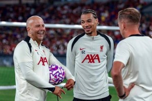 埃基蒂克：迫不及待想赢得奖杯；杰拉德大概是利物浦头号传奇吧？