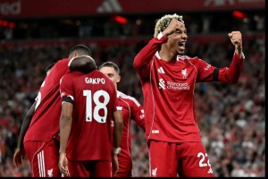 突发！利物浦客战纽卡惊现神操作：1.2亿先生改踢右后卫，斯洛特葫芦里卖的什么药？