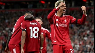 突发！利物浦客战纽卡惊现神操作：1.2亿先生改踢右后卫，斯洛特葫芦里卖的什么药？