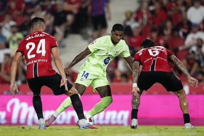 巴萨神锋西甲首秀就这？替补席都坐不稳的水平，巴萨买错人了