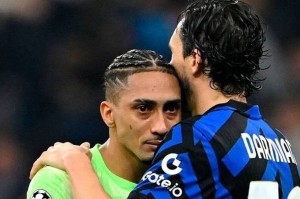 32球22助攻！巴萨无缘决赛，头号射手泪洒梅阿查，拉菲尼亚金球悬了